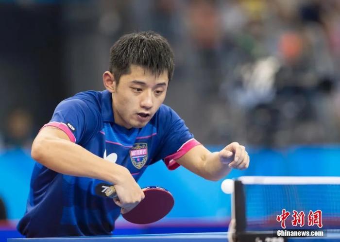 消失数月后的张继科现身宁波某俱乐部，担任高