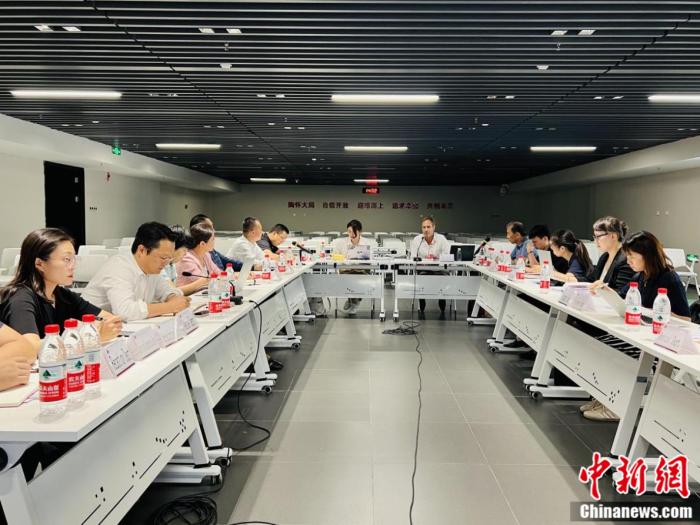 国际滑联官员考察2024-2025赛季短道速滑赛事筹备