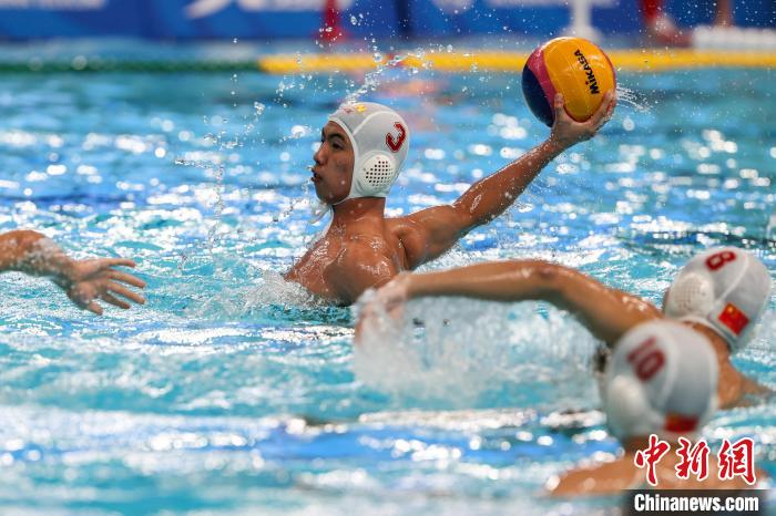 成都大运会男子水球首日激战：德意双雄胜出，
