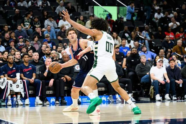 伦纳德爆发率队狂胜43分 快船三节奠定胜局