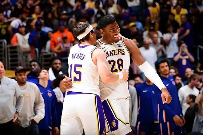 湖人双杀尼克斯 八村塁爆发助球队登顶西部第五