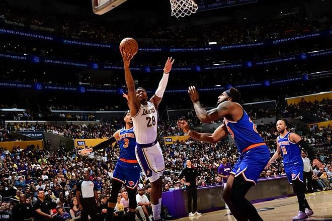 湖人双杀尼克斯 八村塁爆发助球队登顶西部第五