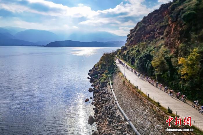 玉溪站收官赛：抚仙湖赛道上演速度与激情对决