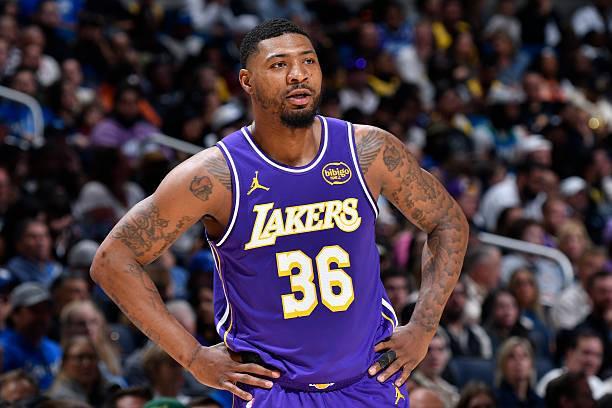 湖人三将下放南湾湖人备战季后赛 布朗尼率队