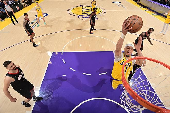 湖人季后赛首战险胜火箭 海斯防守漏洞暴露