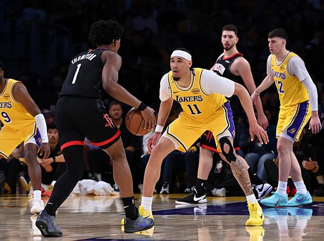 湖人季后赛首战险胜火箭 海斯防守漏洞暴露