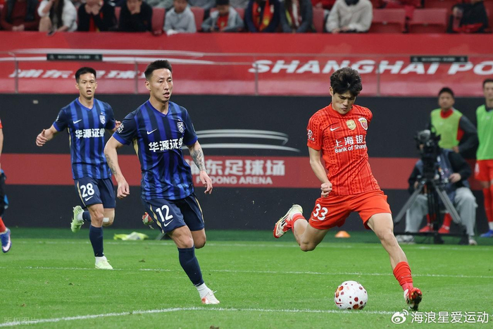 武汉三镇惨遭4-0横扫，外援晒照引球迷怒斥